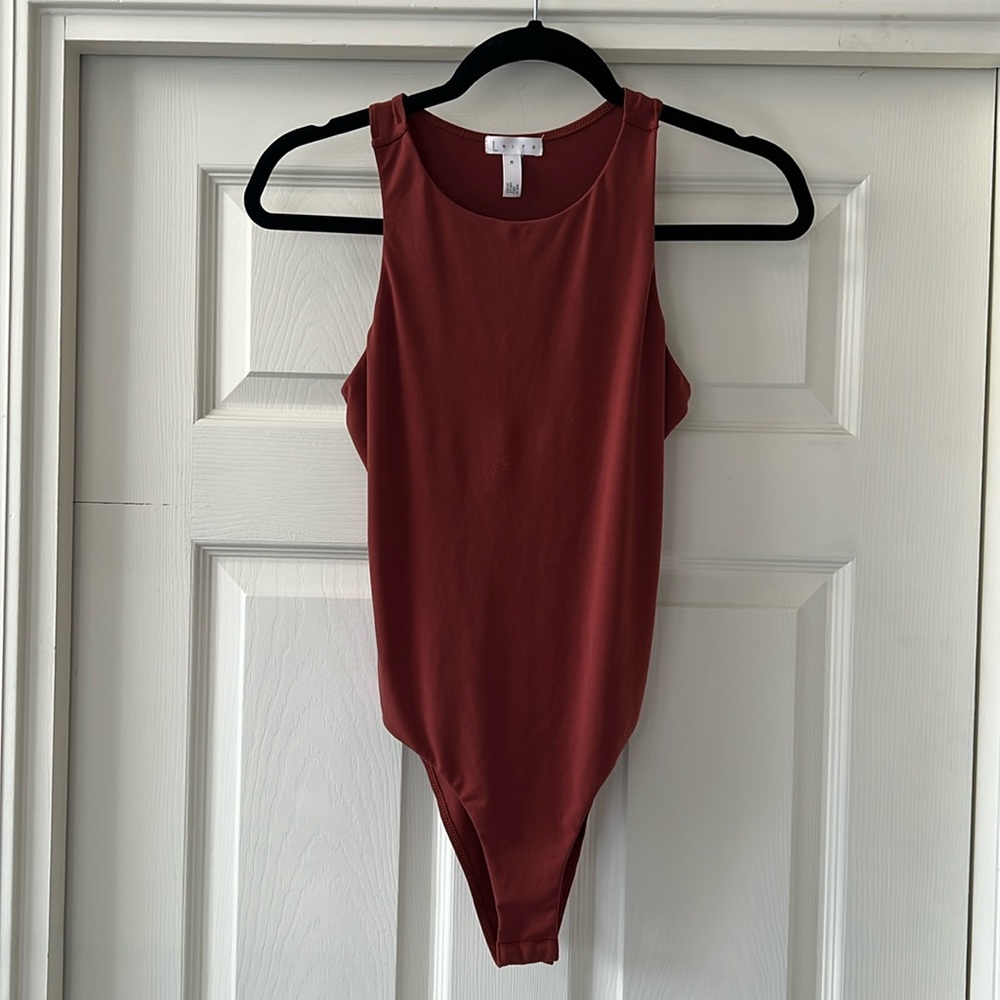 M burnt orange Leith tank bodysuit
